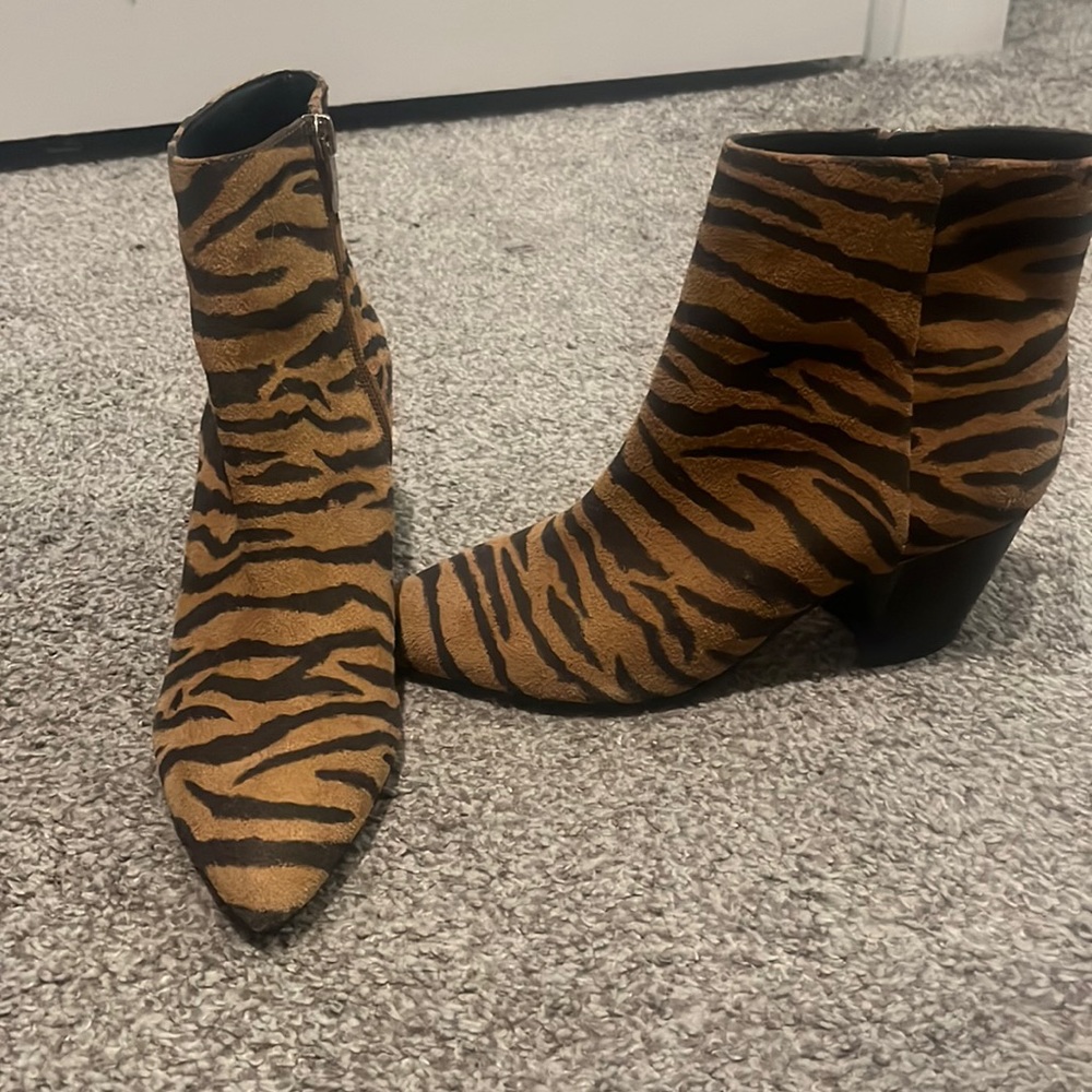Marc Fisher Tiger print booties
